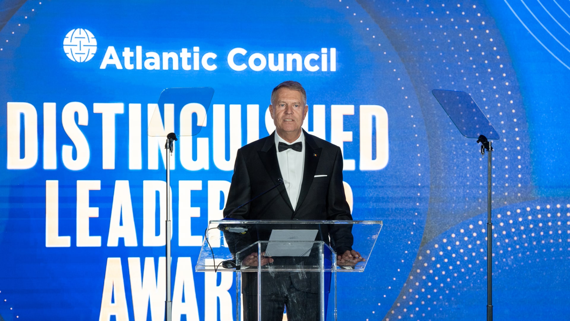 Klaus Iohannis a primit premiul Distinguished International Leadership Award klaus iohannis-min