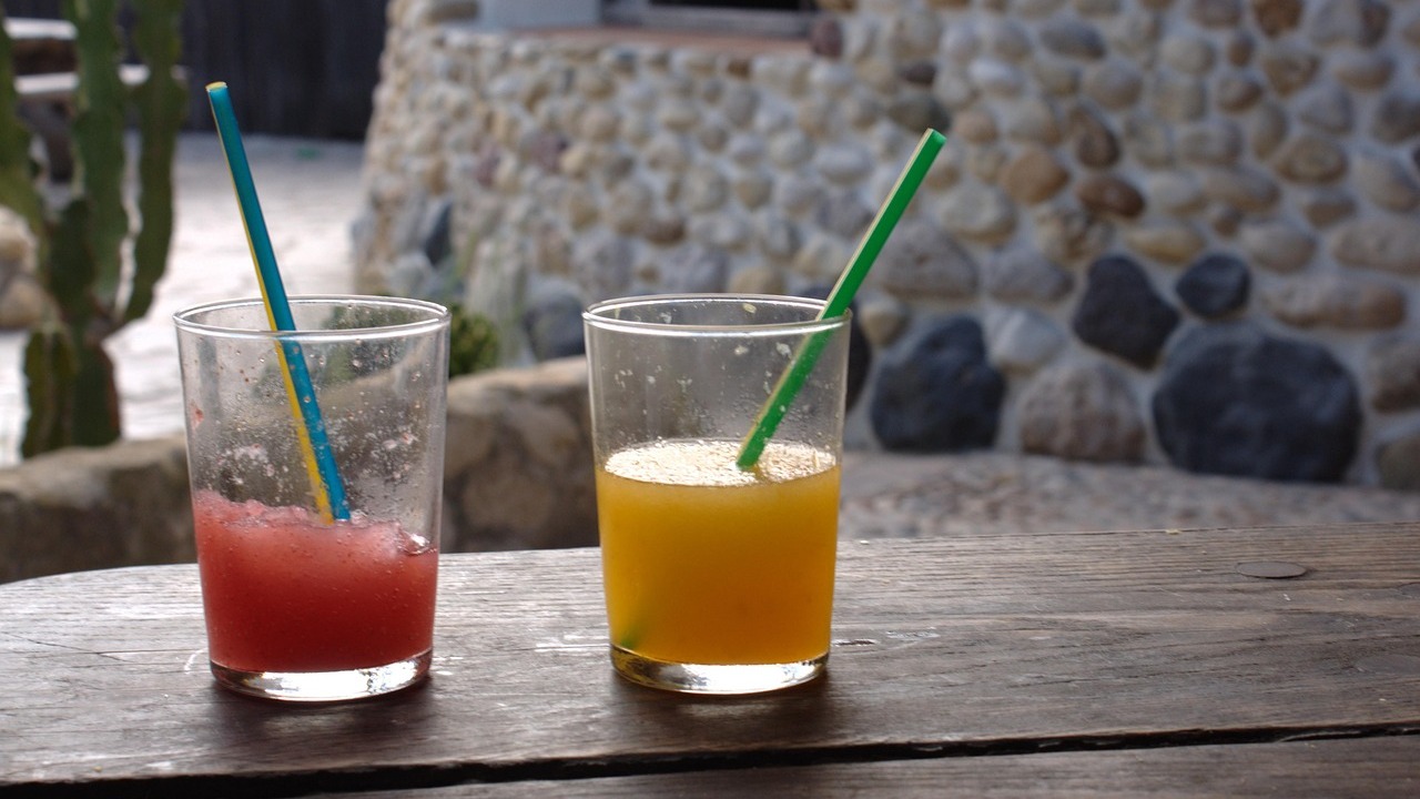 Pericolul ascuns din slushie. De ce copiii sub 8 ani ar trebui să evite aceste băuturi