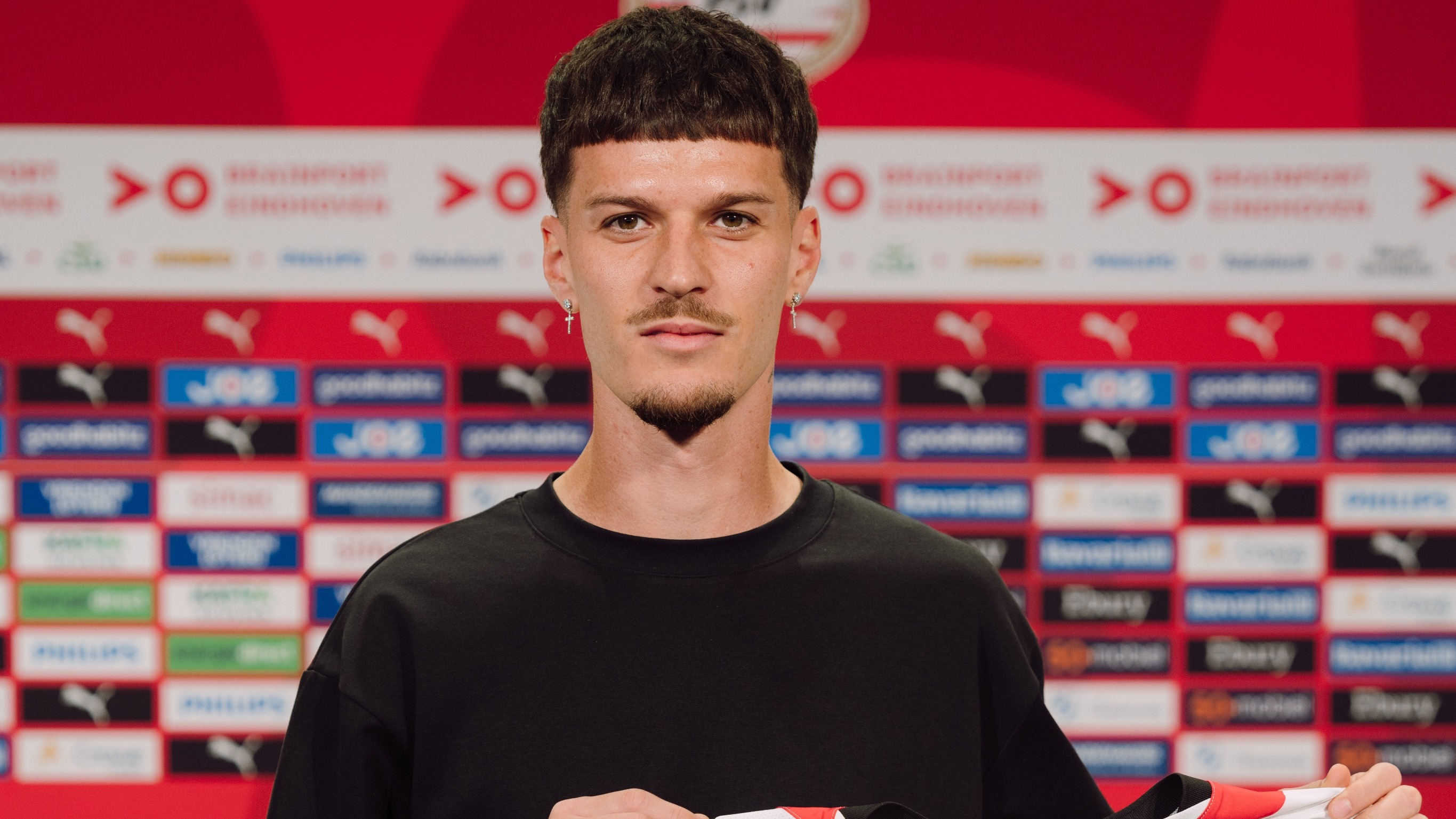 PSV Dennis Man